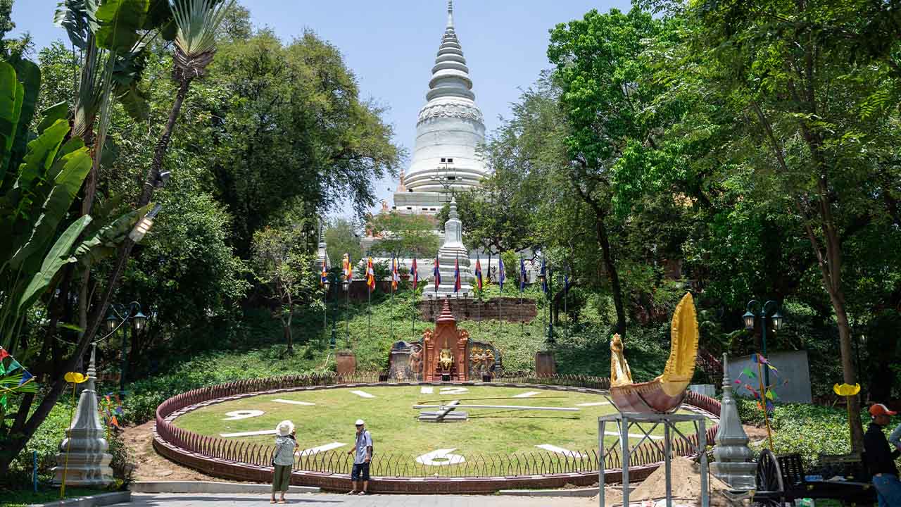 Wat Phnom temple Phnom Penh Cambodia